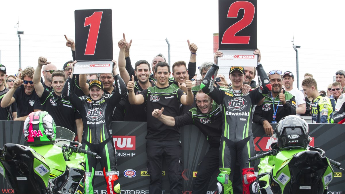 Celebración del equipo que capitanea David Salom