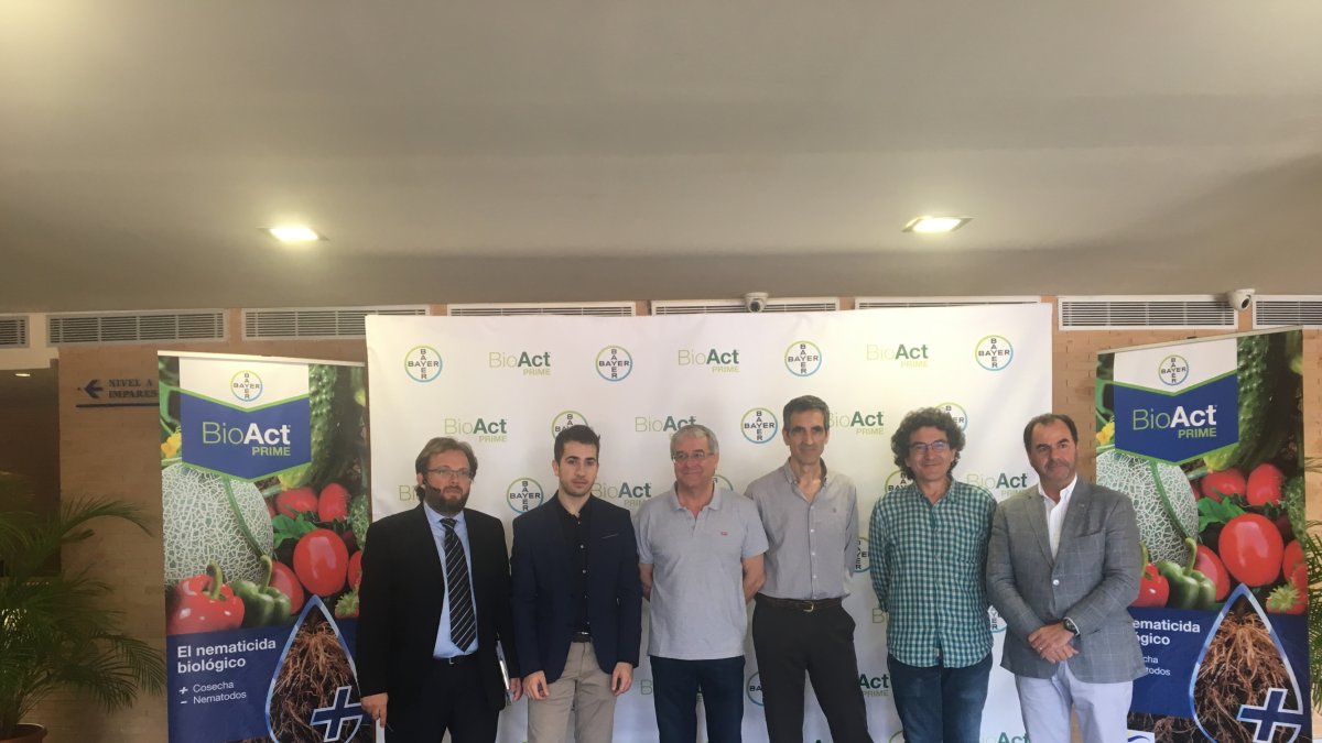 Foto de familia de los participantes en la jornada técnica