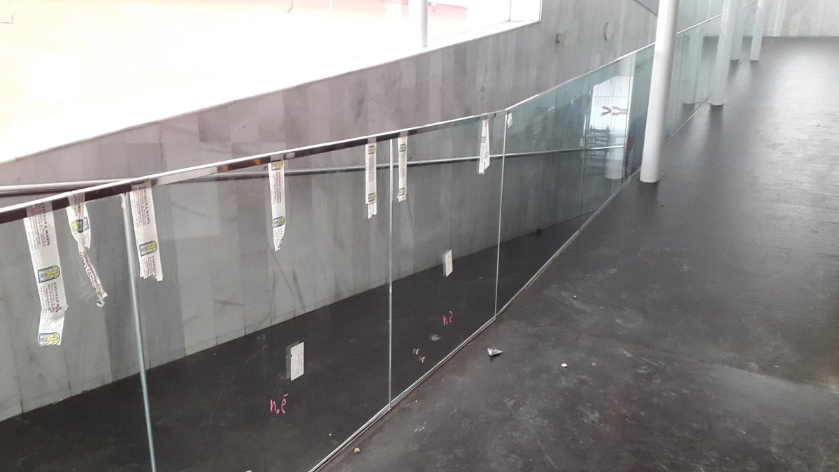 Zona acristalada del mercado de abastos de El Ejido que ha sido sustituida.