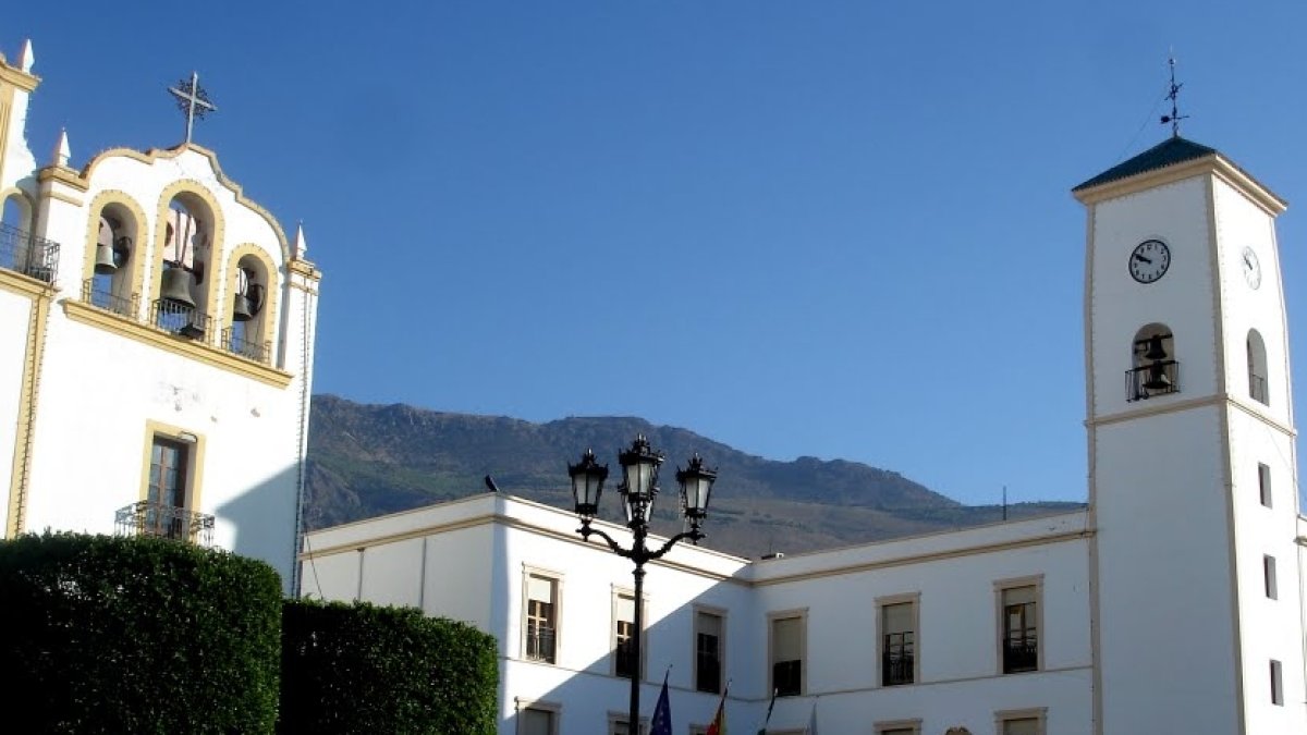 Plaza del Ayuntamiento en Dalías.