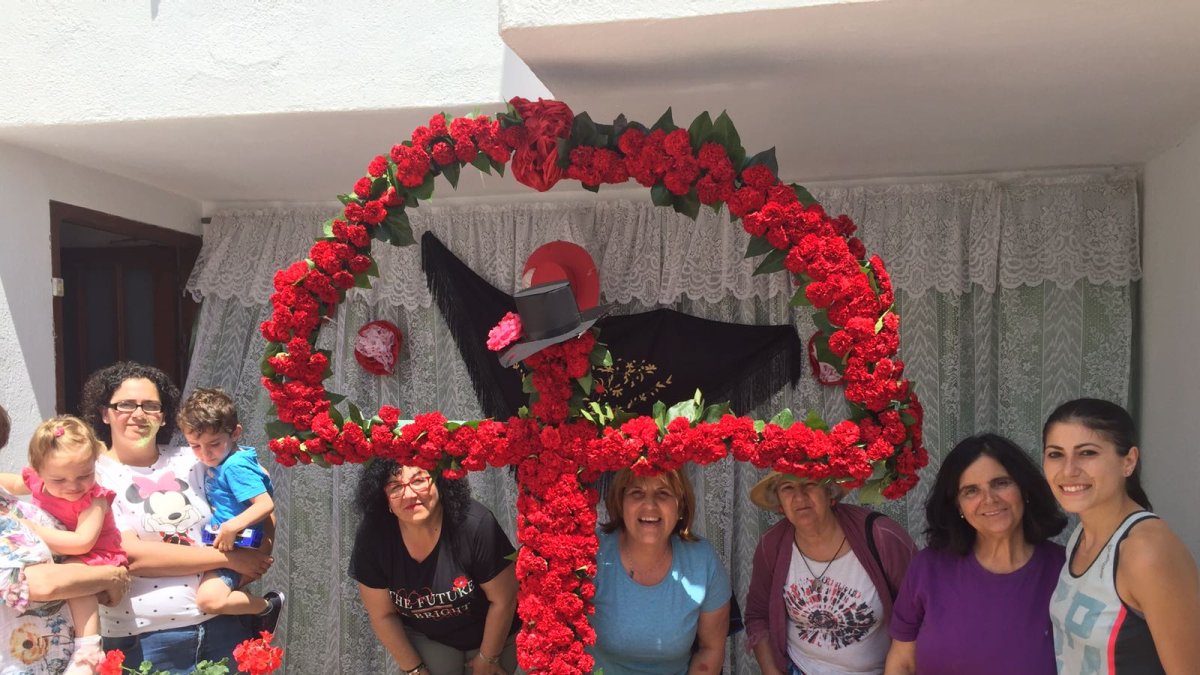 Indalo ubicado en la fuente, elegido ganador.