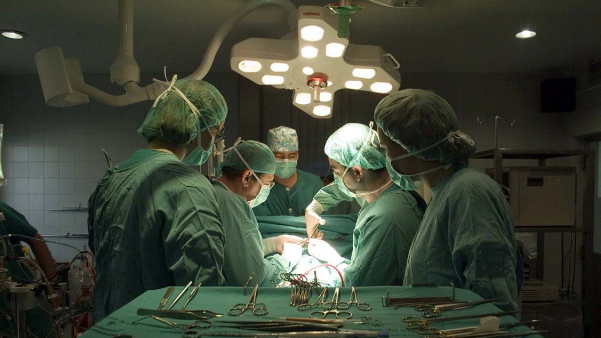 El Plan Verano prevé la contratación de 1.400 profesionales sanitarios este verano.