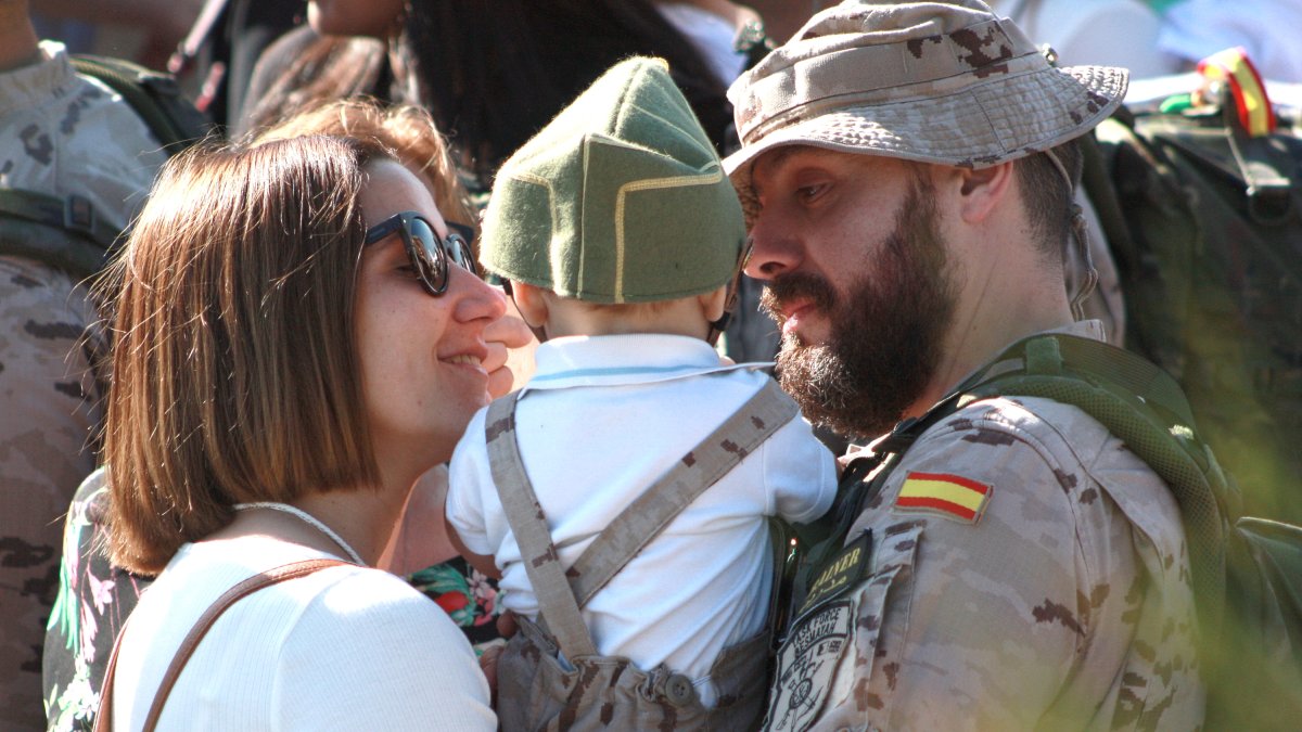 Reencuentro con la familia en el Aeropuerto de Almería.