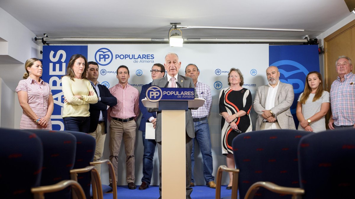 Rueda de prensa del Partido Popular con los afectados.