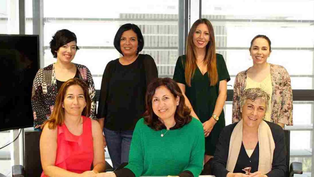 Mujeres con presencia en el PITA. En el centro, la presidenta del Parque Tecnológico, Trinidad Cabeo.