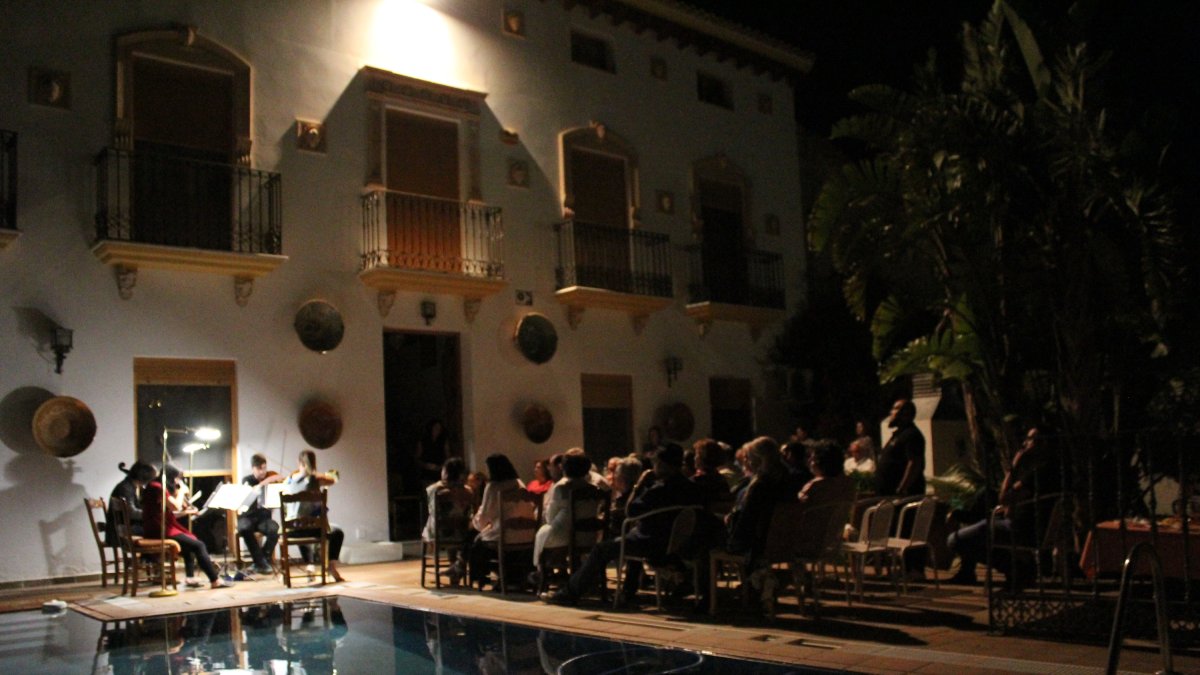 Actuación del cuarteto Atacca por el 25 aniversario de Arráez Editores.