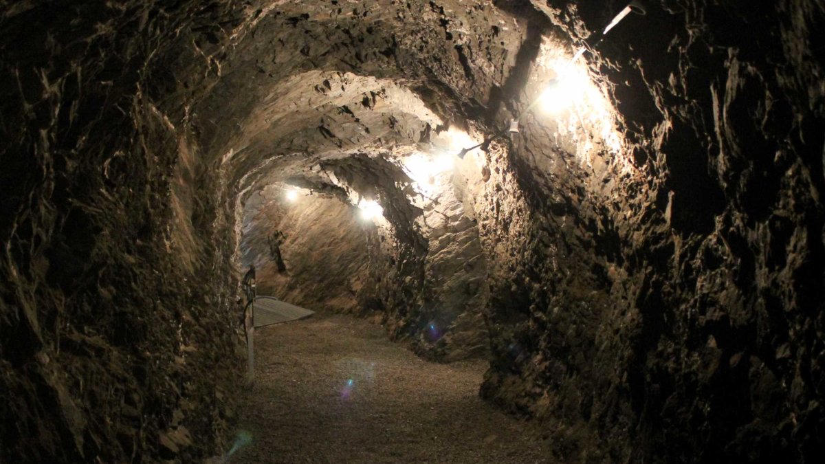 Red de pasadizos de los refugios situados bajo la Torre de los Perdigones que se pueden visitar en la web de Adra.