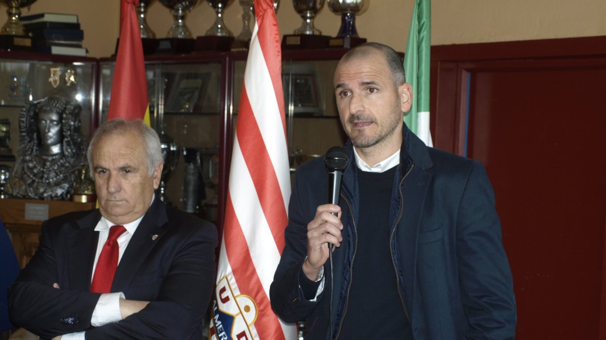 Alfonso García y Fernando Soriano presentando la Fundación del Almería.