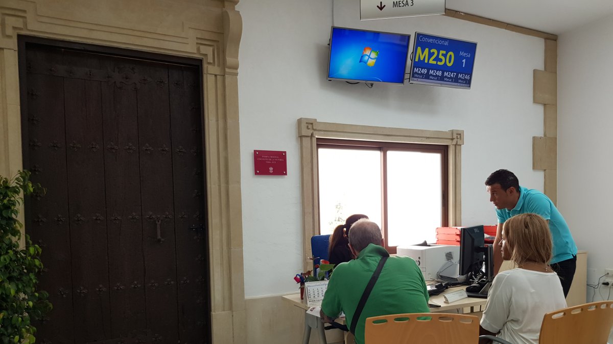 Puerta procedente del convento de la Victoria del siglo XVII.