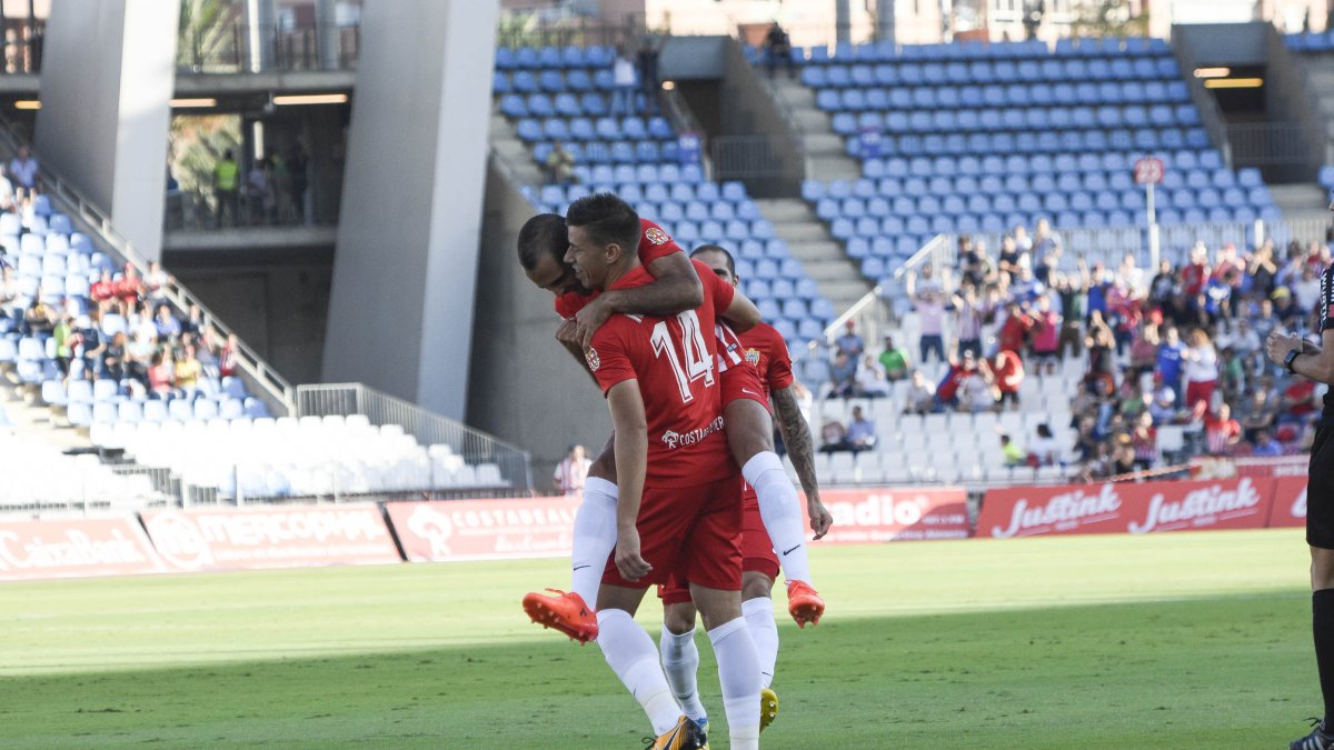 Rubén Alcaraz deja un hueco importante en el Almería.