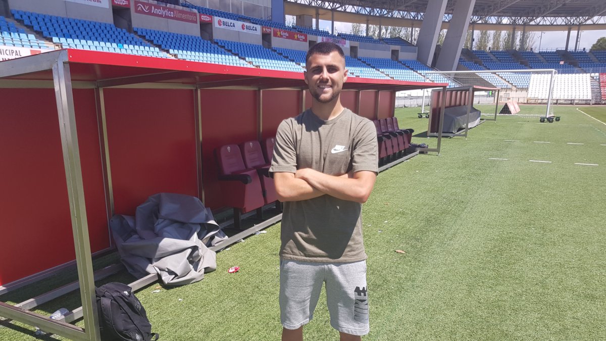 Javi Pérez en el Estadio Mediterráneo.