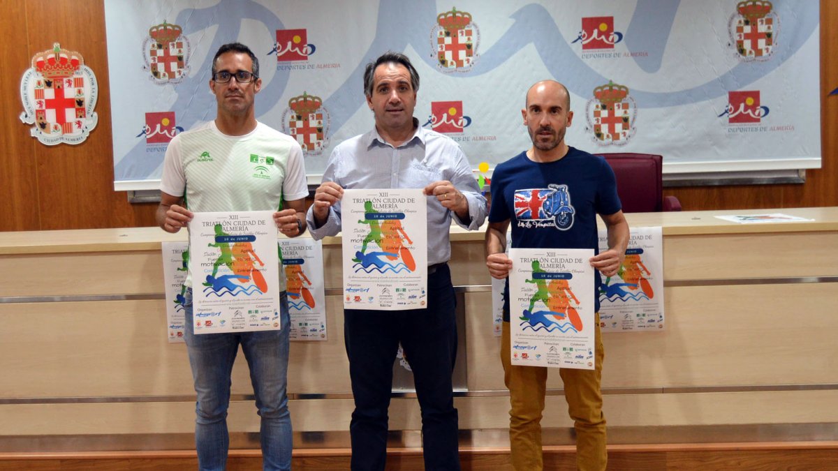 Presentación de la decimotercera edición del triatlón.