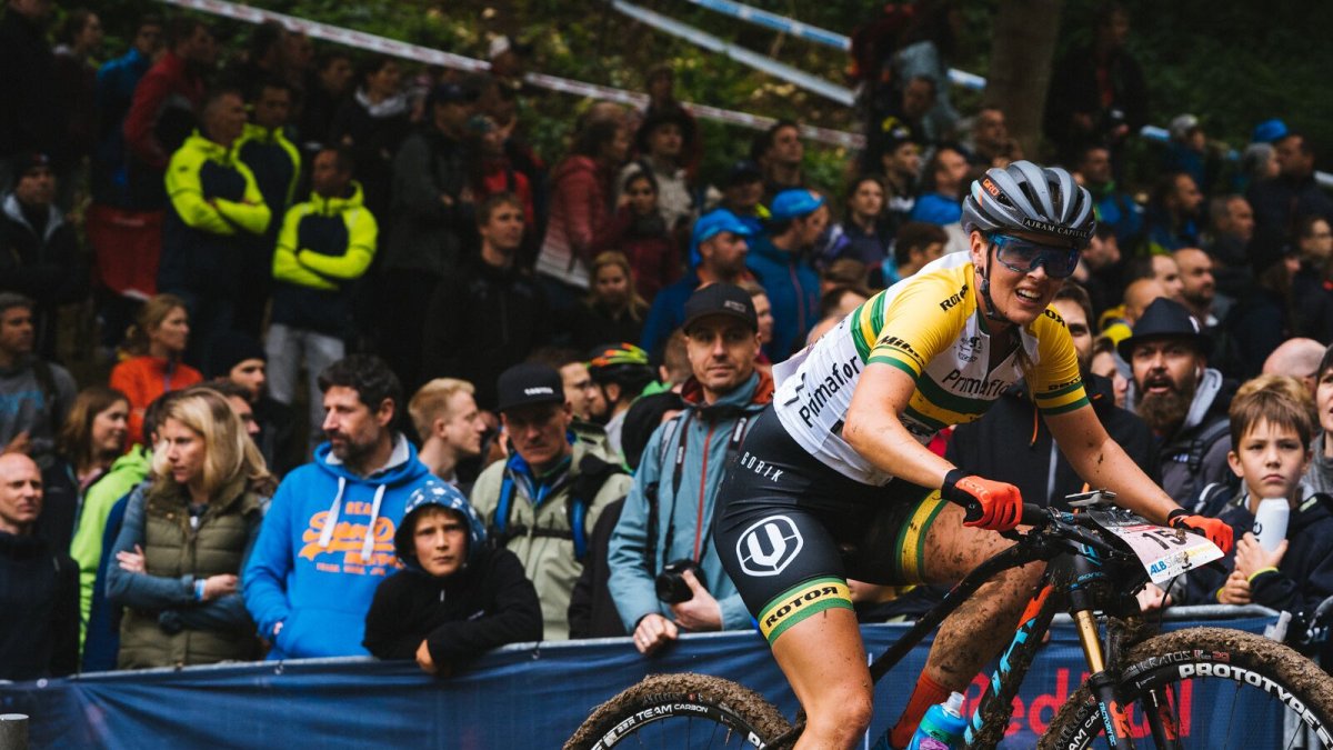 Equipo de Primaflor-Mondraker en acción.