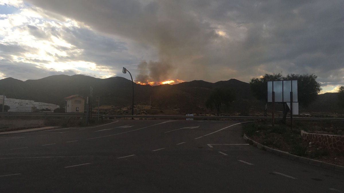 Imagen del incendio declarado esta tarde en el paraje nijareño.