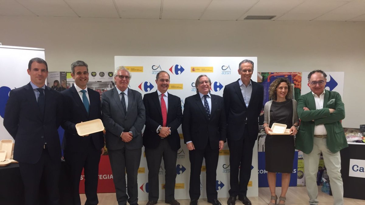 Firma del protocolo para impulsar el crecimiento azul entre Carrefour y el Ministerio de Agricultura, Pesca y Alimentación.