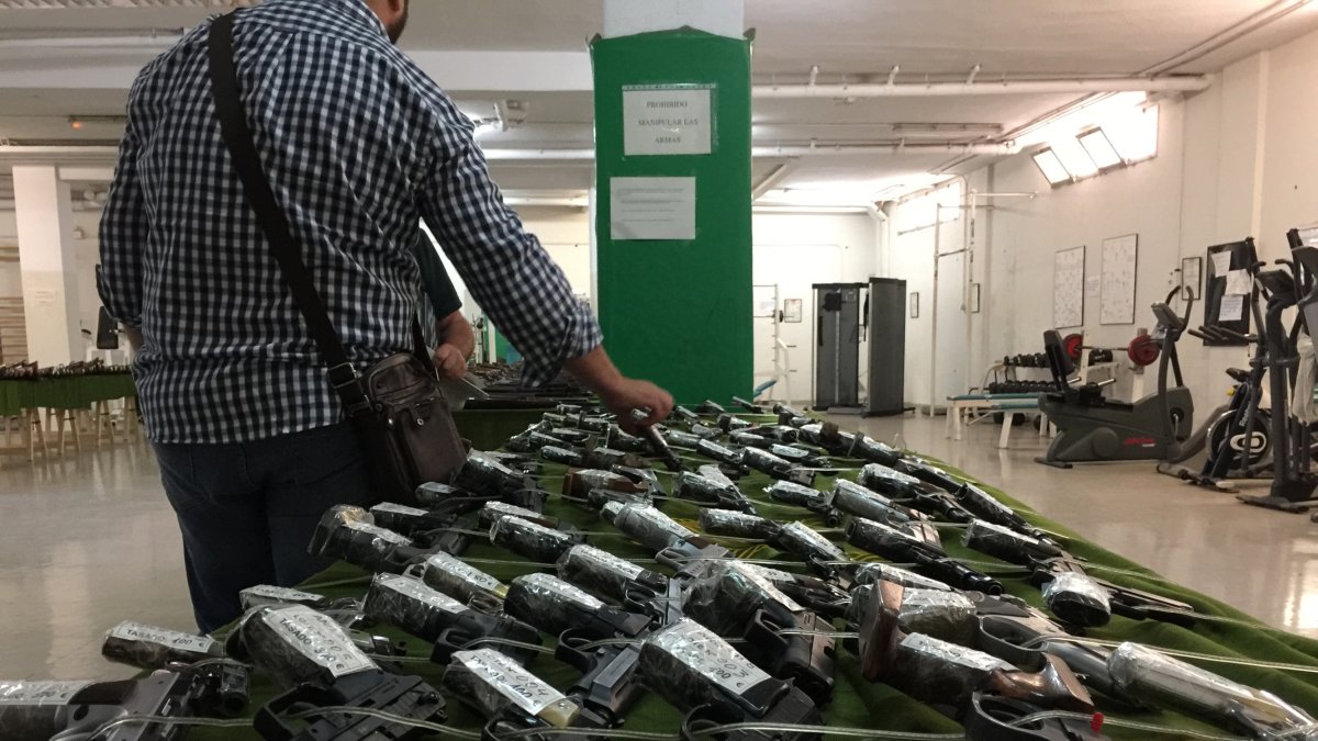 Pistolas expuestas en la Comandancia de Almería.