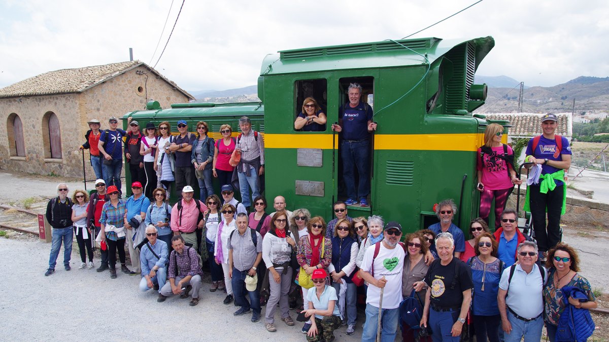 Participantes, en la antigua estación de Serón.