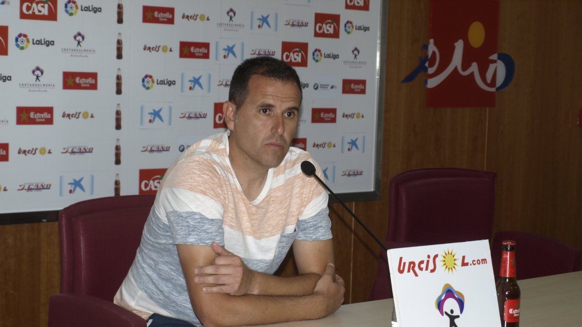 Esteban Navarro en rueda de prensa.