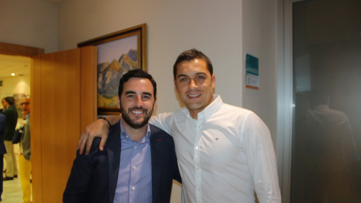 El concejal Carlos Sánchez y Francisco.