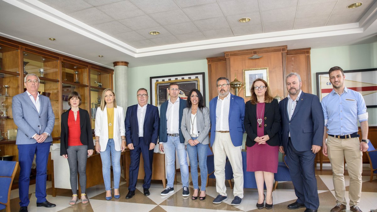 Foto de familia de los participantes en los Encuentros con La Voz.