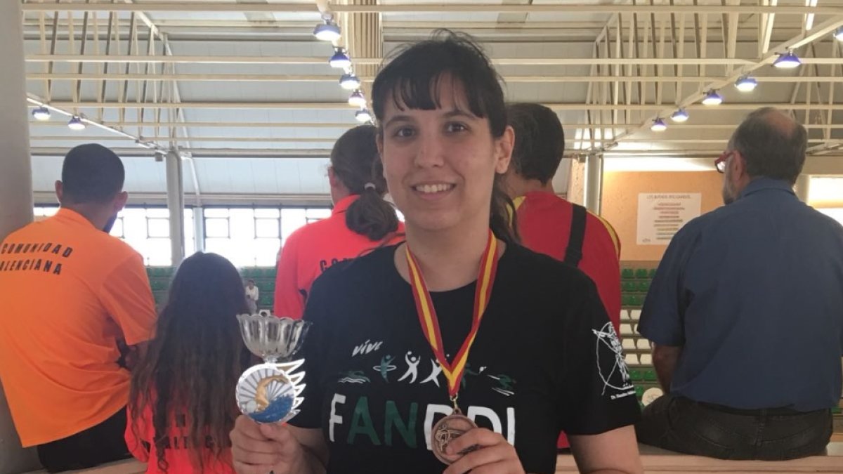 Rosana Vita con su medalla nacional.
