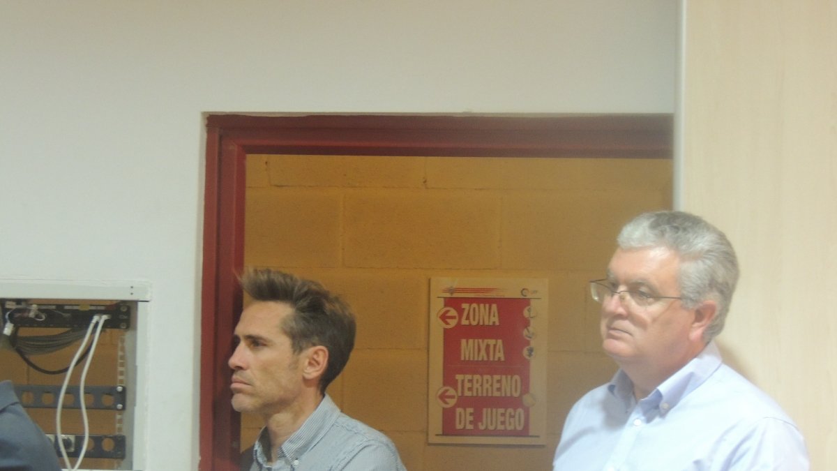 Corona y Bonilla, en la sala de conferencias del Estadio Mediterráneo.