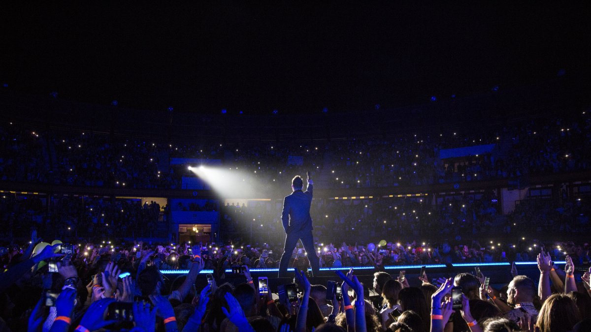 David Bisbal inició su nueva gira el sábado en la Plaza de Toros de Roquetas.
