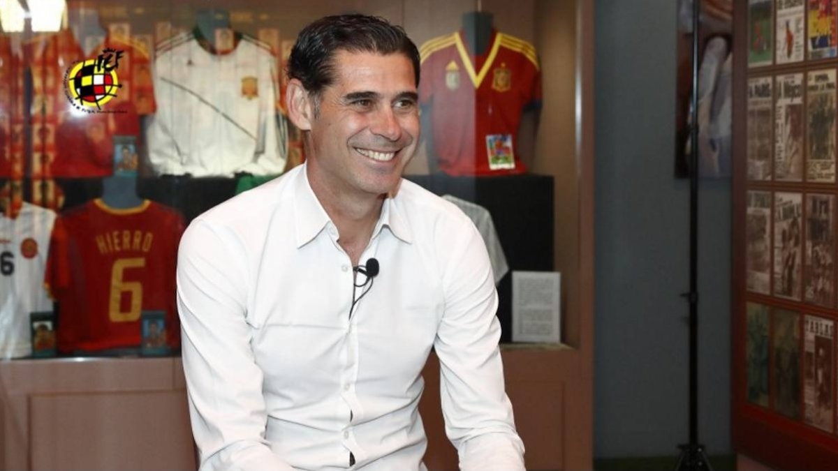 Fernando Hierro toma el mando de La Roja.