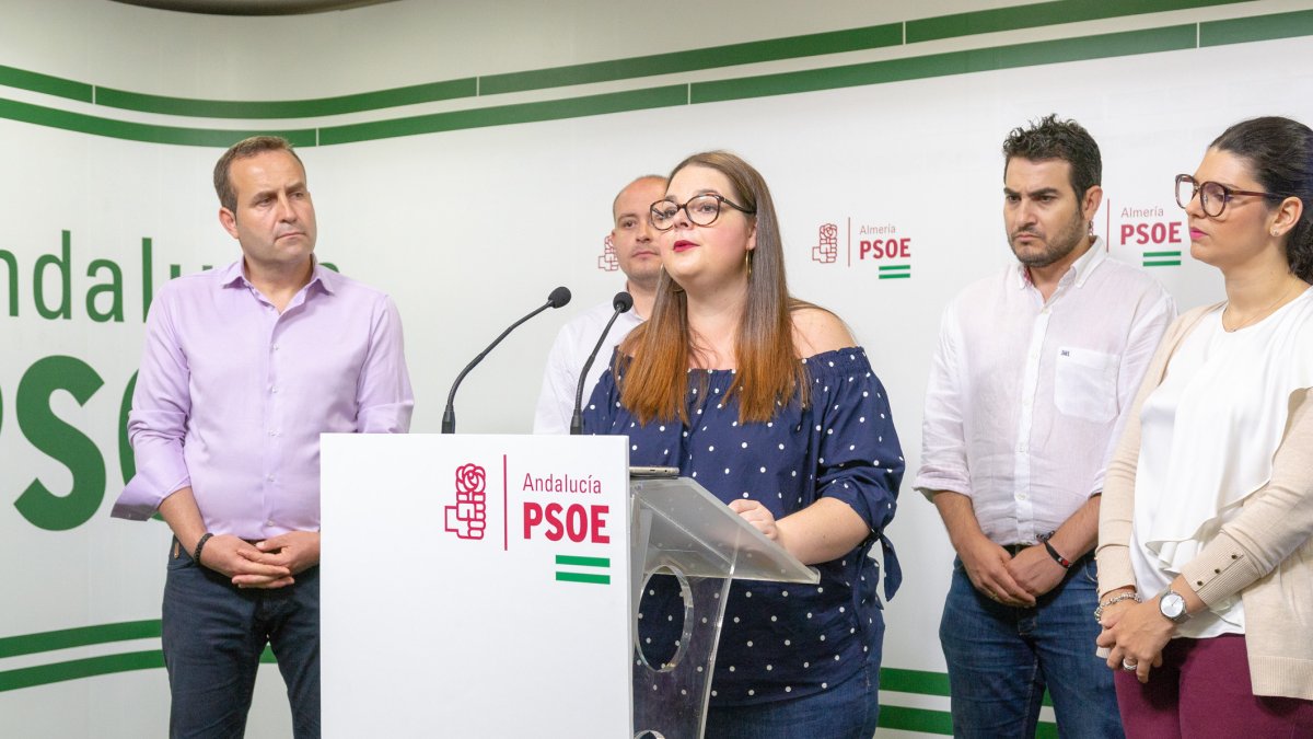 La alcaldesa de Turre, María Isabel López, durante la rueda de prensa.