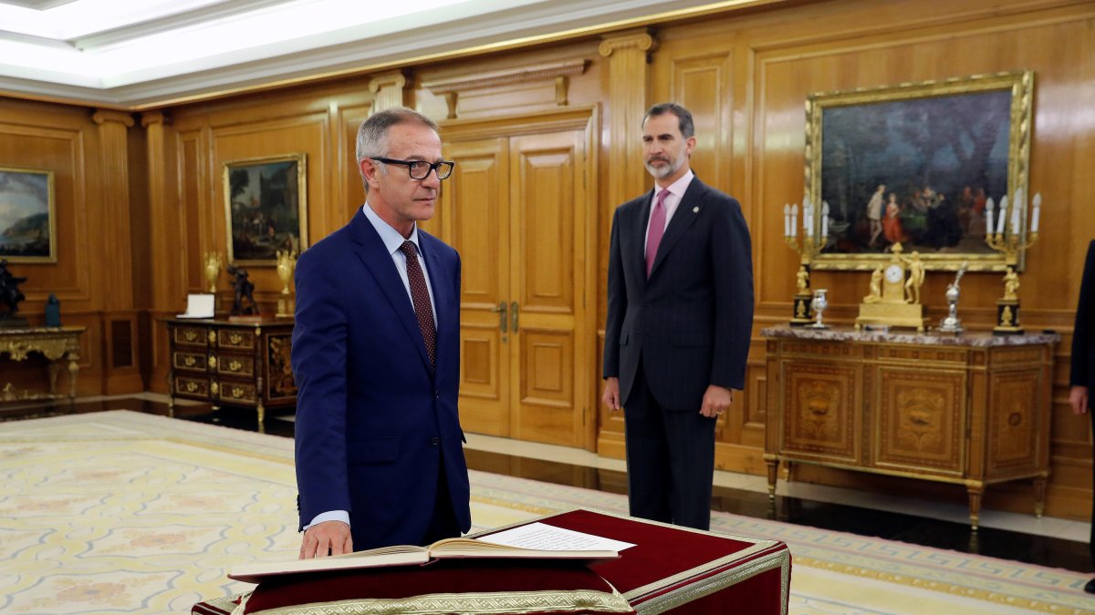 El nuevo ministro de Cultura, José Guirao, promete su cargo ante el Rey en un acto celebrado esta mañana en la Zarzuela.