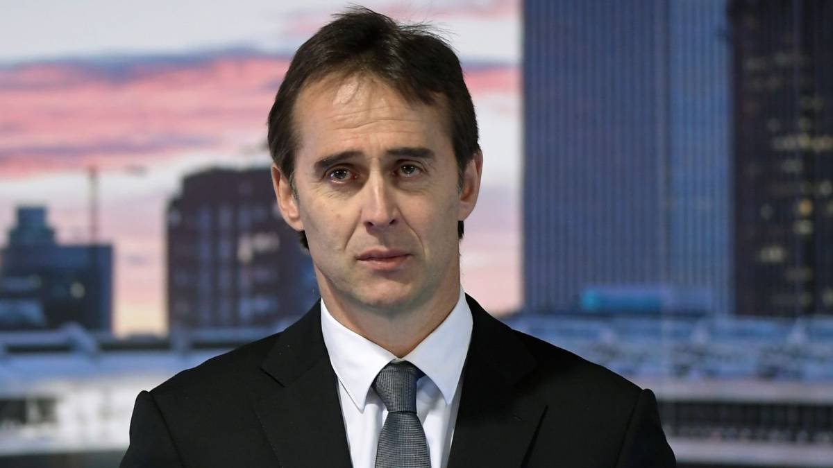 Julen Lopetegui emocionado durante la rueda de prensa.