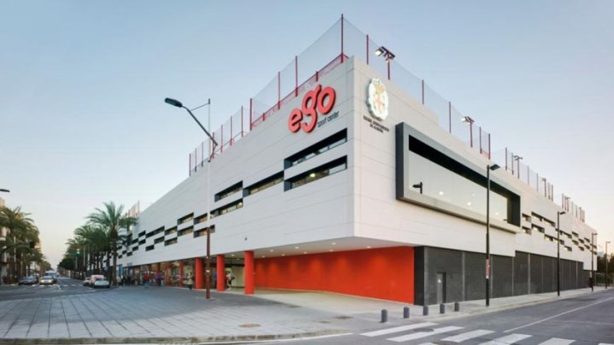 Vista exterior del centro deportivo que se gestiona por una concesión.