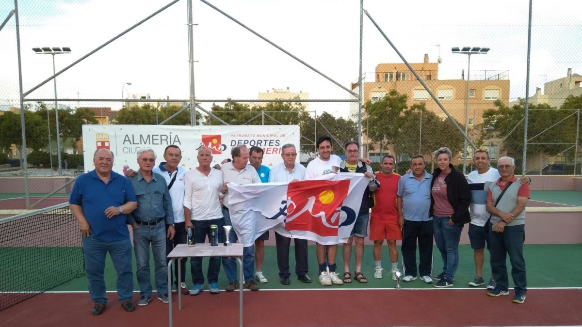 Foto de familia en las pistas de Los Molinos.