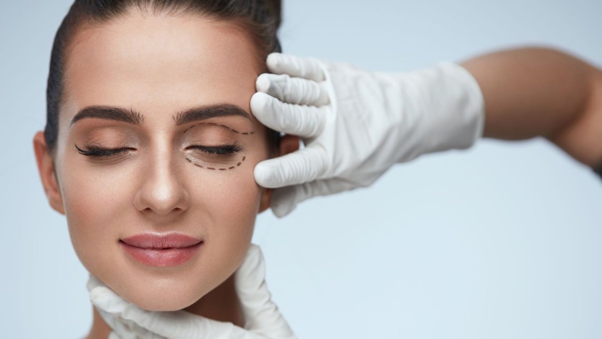 Plexr permite eliminar el exceso de piel en los párpados.