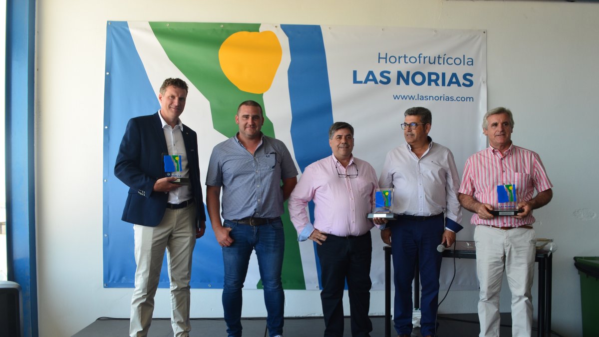 Premiados Hage International y Hermanos Poyatos Soto recibieron un reconocimiento.