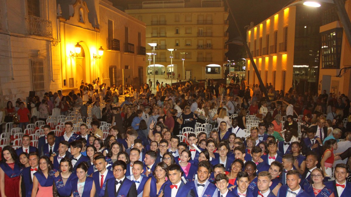 Todos los graduados del IES Mediterráneo.