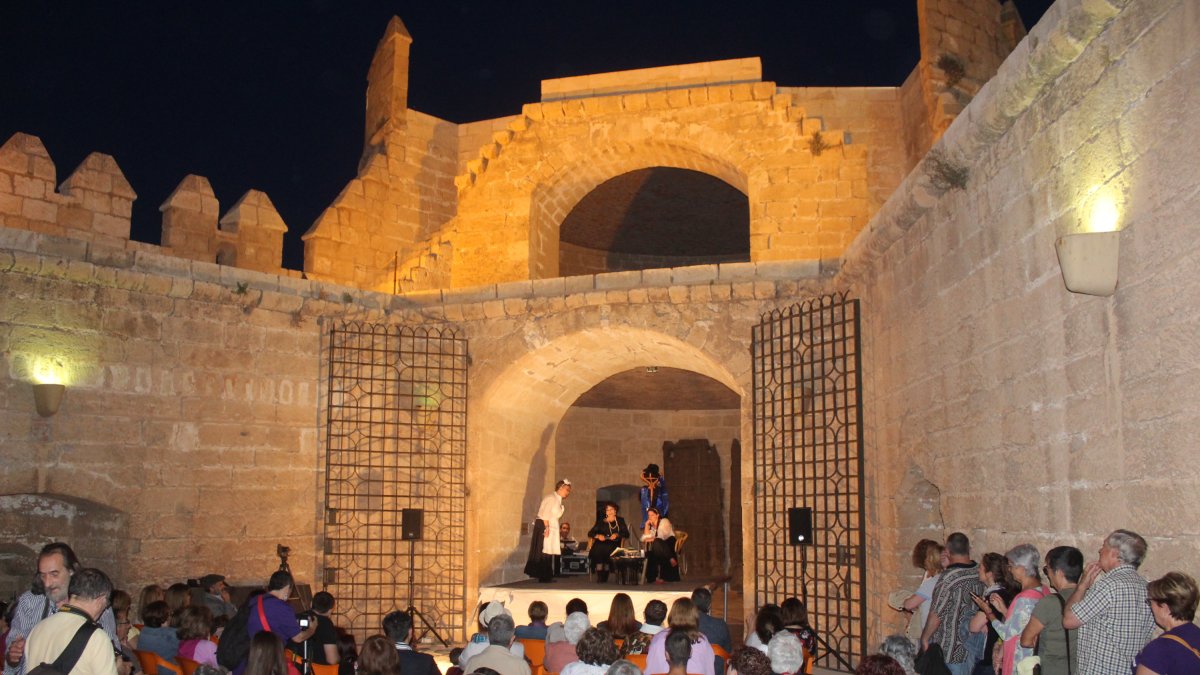 La Torre de la Pólvora, en el tercer recinto del Conjunto Monumental, acogió el inicio del Amanecer en la Alcazaba.