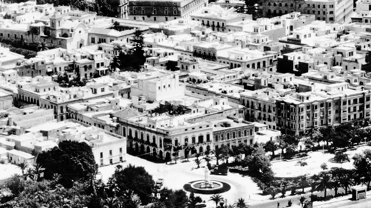 Vista del parque en los primeros años sesenta con la fuente de los Peces recién construida. Todavía no habían tirado la casa del bar la Marina.