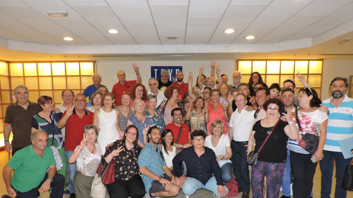 El equipo de Adriana Valverde Tamayo celebrando anoche la victoria tras conocer los resultados de las primarias.