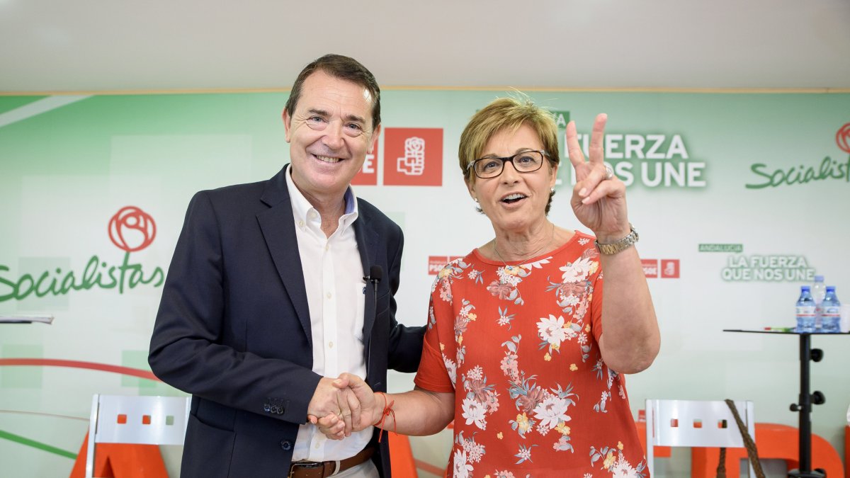 Imagen de los dos candidatos momentos antes del debate que se realizó el pasado viernes.