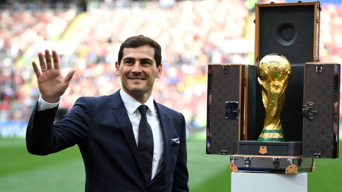 Casillas muy cerca del preciado trofeo.