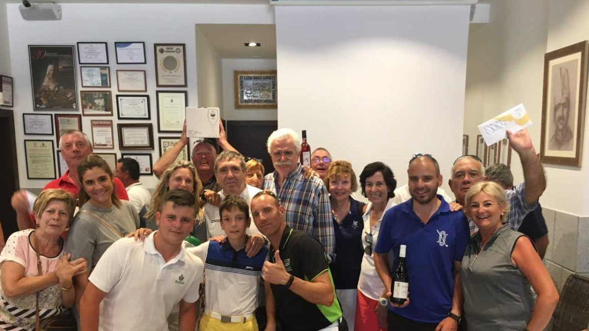 Los participantes con Juan Moreno y Pedro Lope.