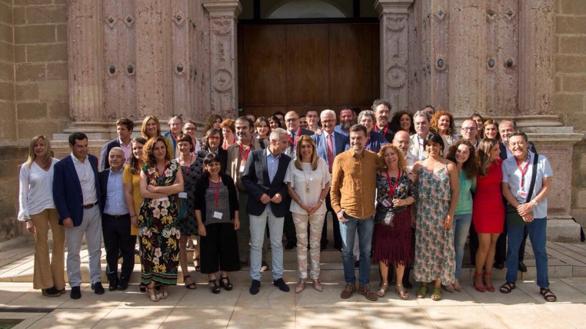 Foto de familia tras la aprobación de la Ley del Cine de Andalucía.