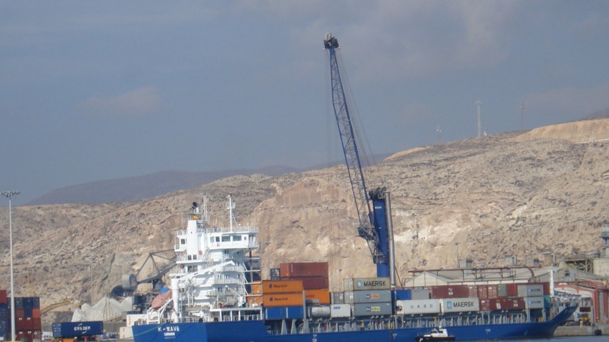 El portacontenedores de Maersk en el puerto de Almería