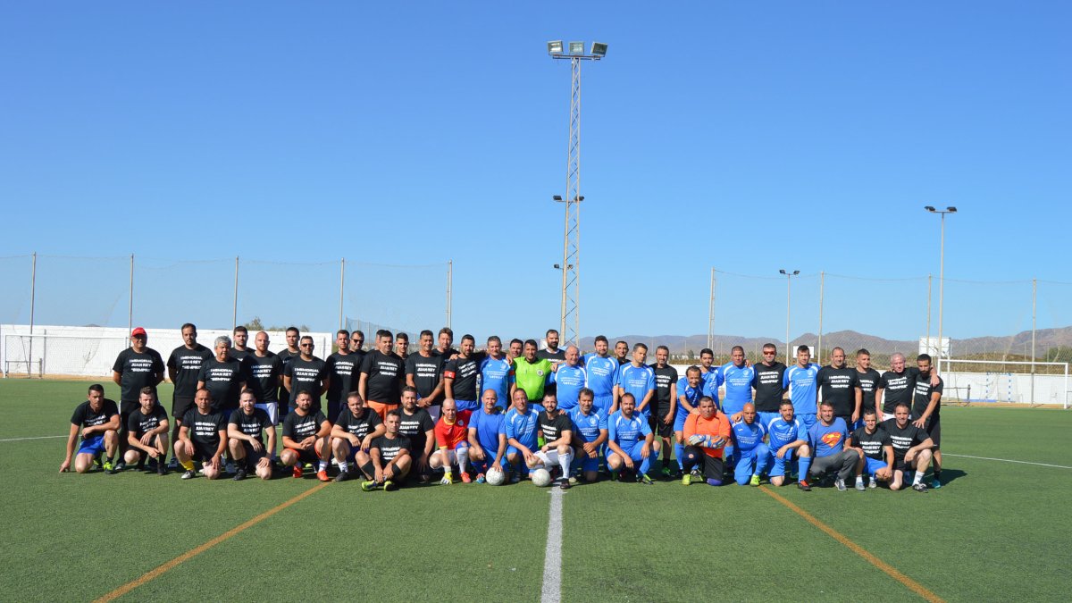 Foto de familia en el campo de Las Dunas, en Cabo de Gata.