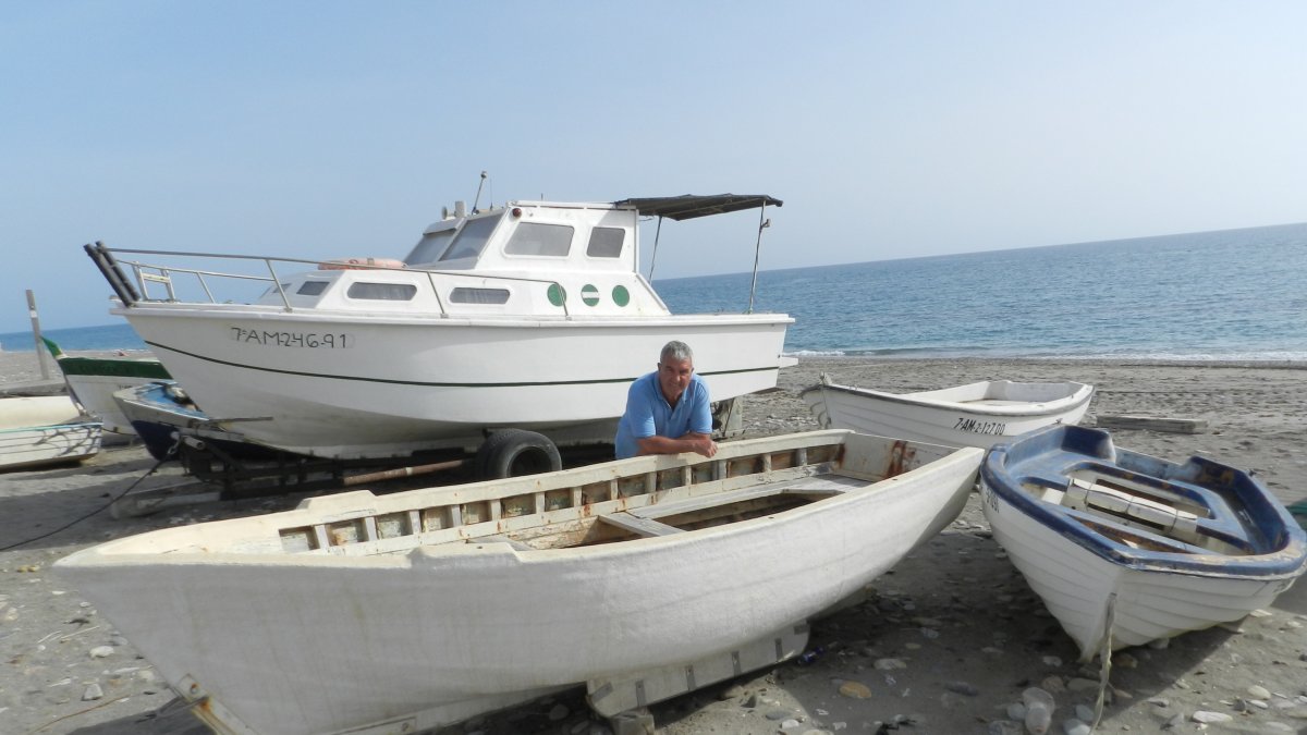 Embarcaciones en el núcleo costero de Balerma.
