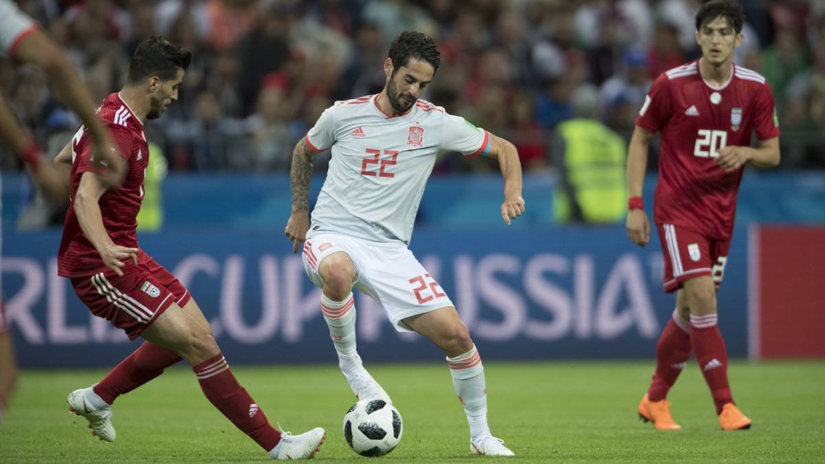 Isco ya lidera a La Roja en pases, disputas y regates.