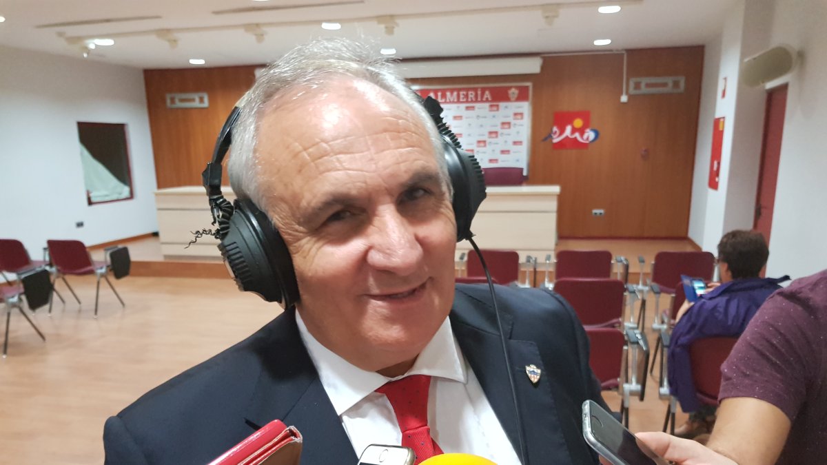 Alfonso García habló del futuro del Almería.