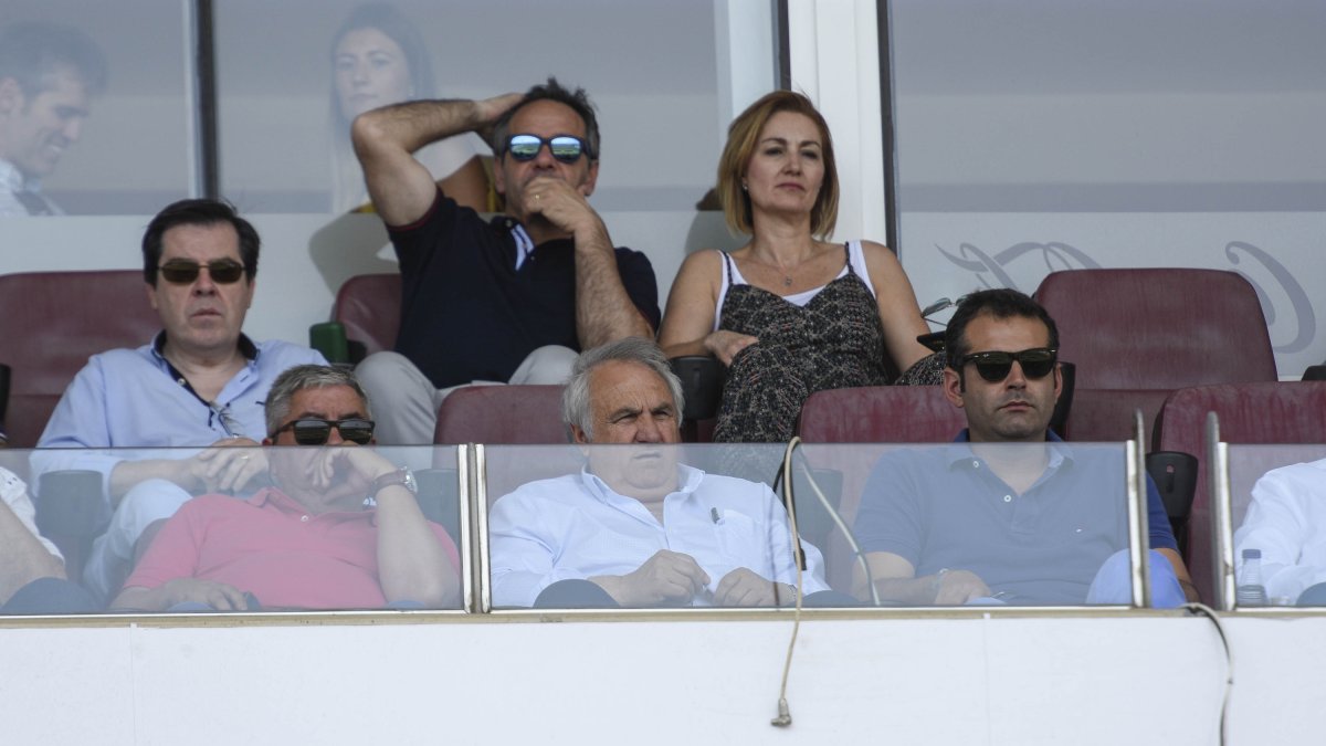 Alfonso y Fernández-Pacheco en el palco del Mediterráneo.