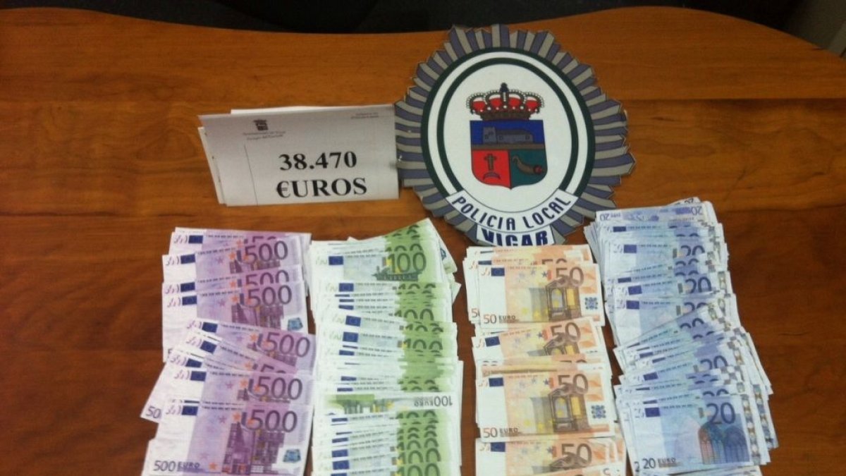 Billetes decomisados en Vícar en 2014